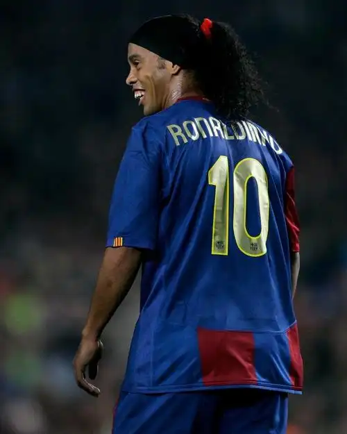 锐的球场洞 锐的球场洞